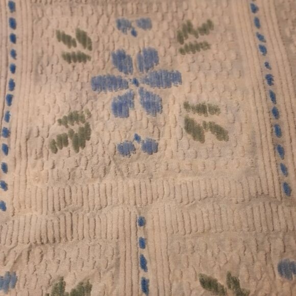 Vintage Chenille Blue Floral Squares Repeating w Fringed Ends 100"x74" Bedspread - Picture 3 of 7